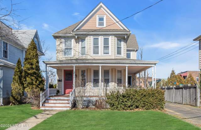 128 Oakland Street