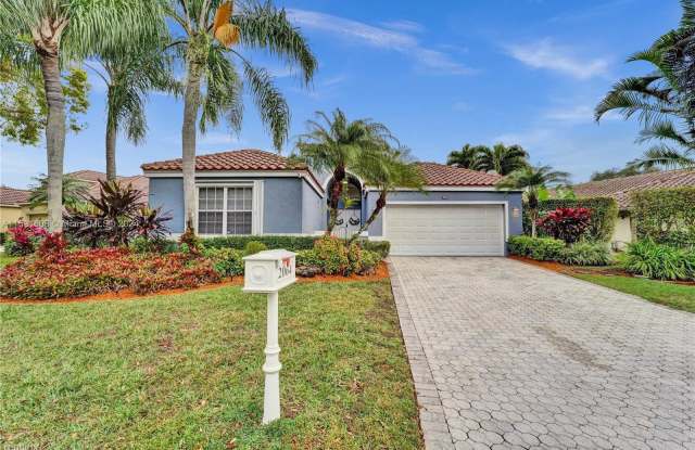 2064 Island Cir - 2064 Island Circle, Weston, FL 33326