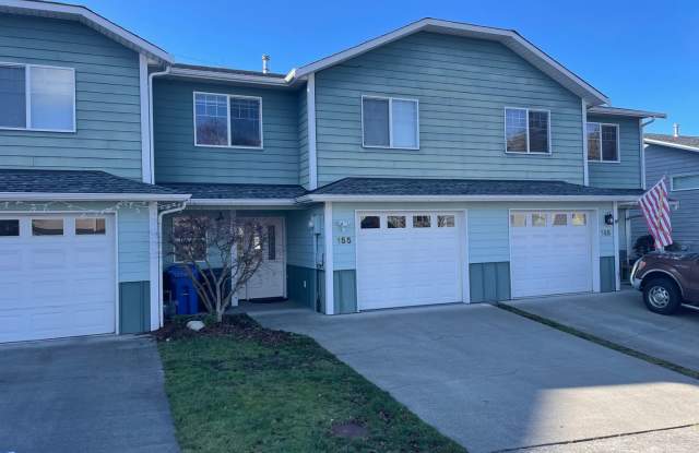 Lovely 3 Bedroom Townhouse in the Heart of Town