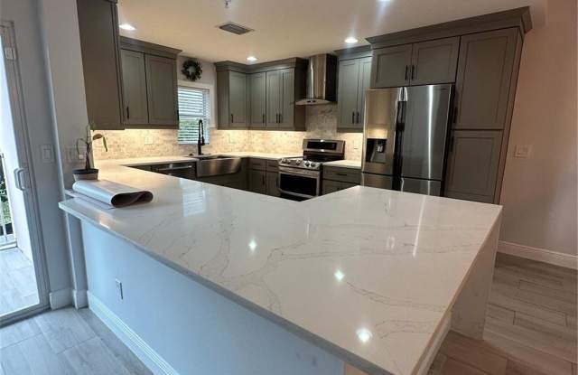 Photo of 445 NE 1st Street