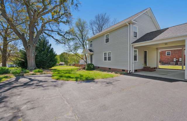 Located in the Center of Downtown Greer, 3 BR, 2 BA Townhome