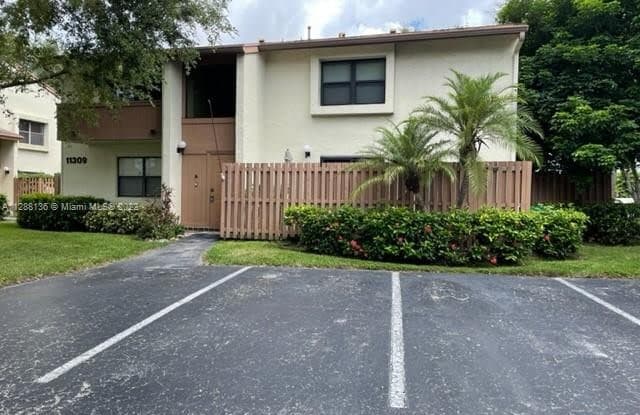 11309 SW 109th Rd - 11309 Southwest 109th Road, Kendall, FL 33176