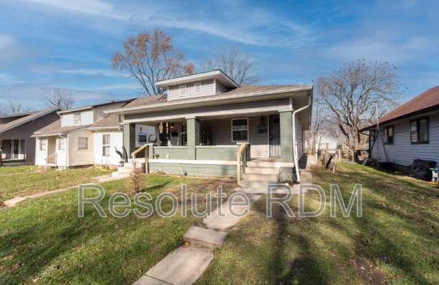 2916 Meredith Avenue