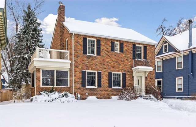 Photo of 1197 Como Boulevard W