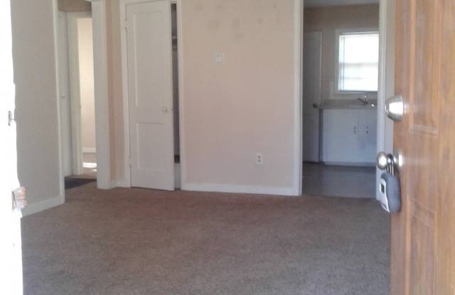 2225 S Kansas