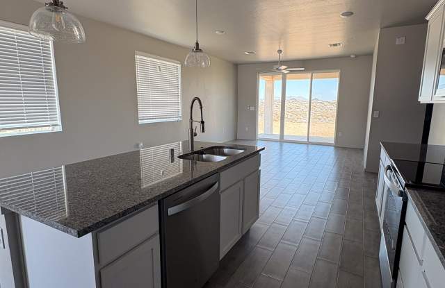 3073 Gladstone Street - 1