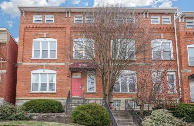 2126 Fulton Av