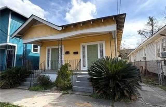 1204 S GENOIS Street