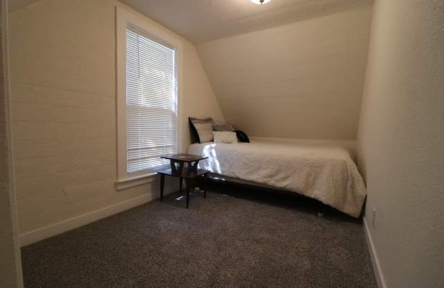 711 4th Avenue South - 1