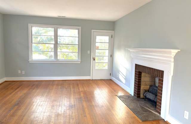 Photo of 2 Bedroom | 1 Bathroom Home – Downtown Charleston - Available NOW! Short term lease!