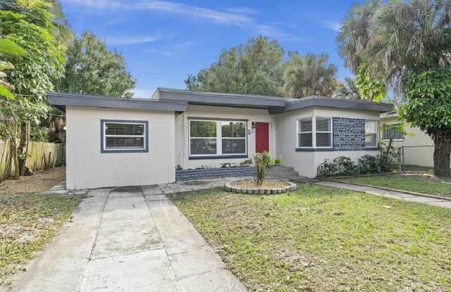 Photo of 1016 Chipola Road