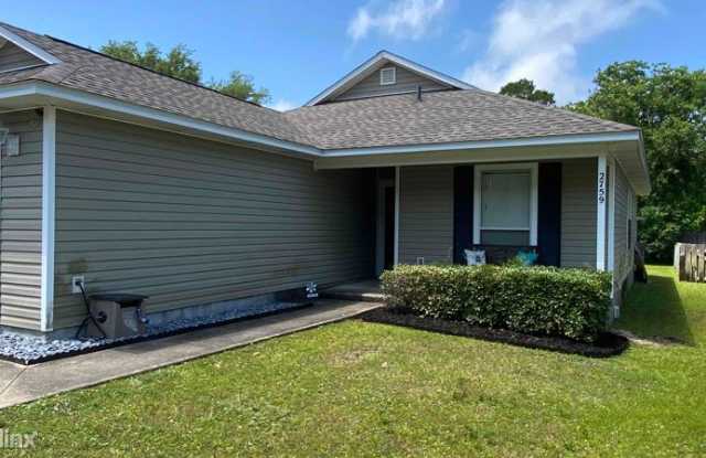 2759 Bay Club Dr