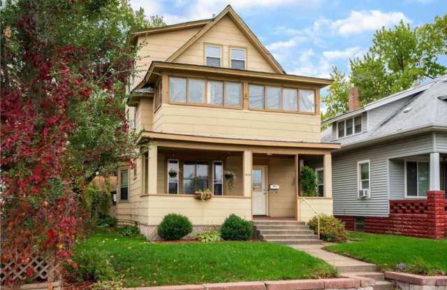 Photo of Huge 5 Bedroom - SFH- Walk to Macalester!