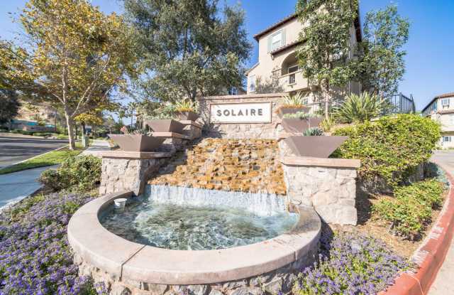 Charming 2-Bed / 2.5-Bath Townhouse in the Solaire Community