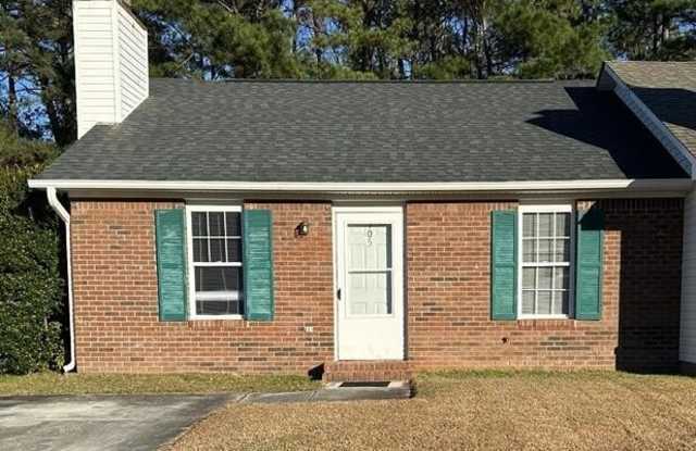 Photo of 105 Live Oak Court