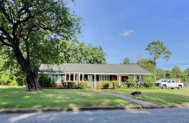 Photo of Updated 3 Bed 1 Bath! First Month's rent FREE!