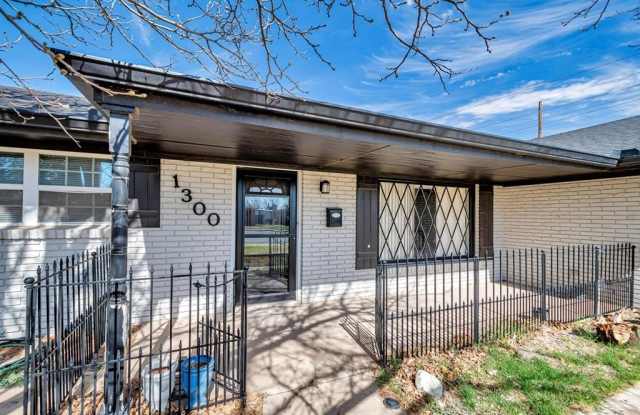 1300 Bonham Ave