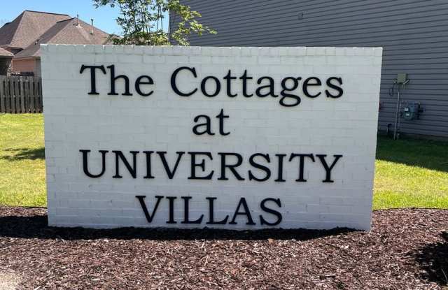 Beautiful 3BR / 2.5BA Townhouse Just 4 Miles from LSU! Cottages at University Villas