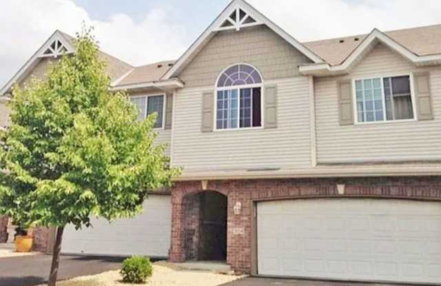 Spacious and Open Luxury Townhome with Bonus Office/Family Room is Pet-Friendly!