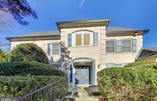 4001 N RIDGEVIEW Road