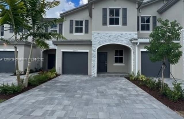 1021 SE 27th Ter - 1021 SE 27th Ter, Homestead, FL 33035