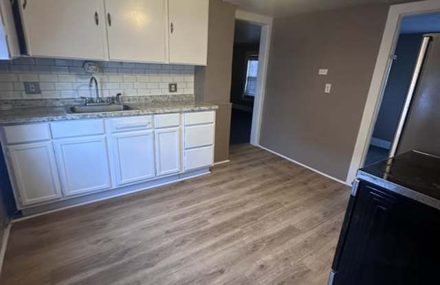 2114 West 40th Street - Upstairs