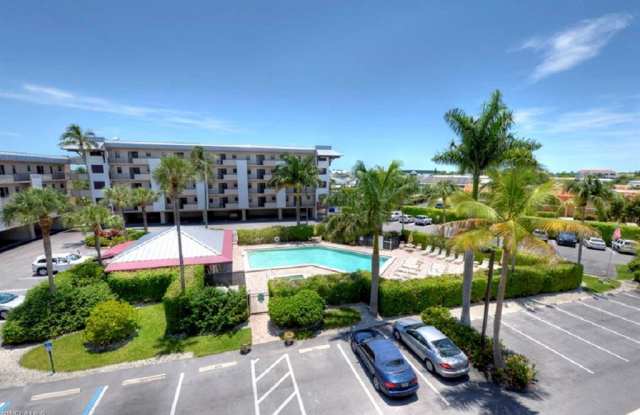 803 River Point DR