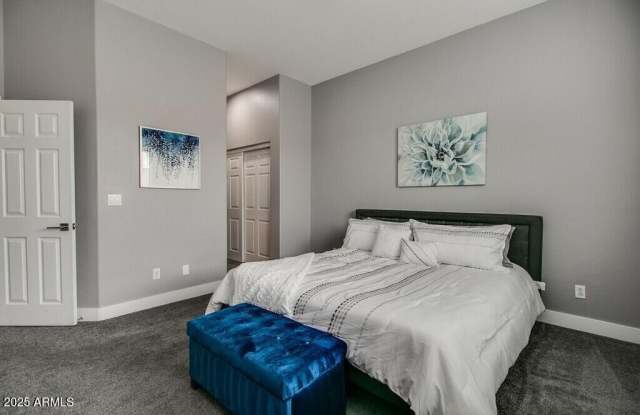 2241 E PINCHOT Avenue unit: B4