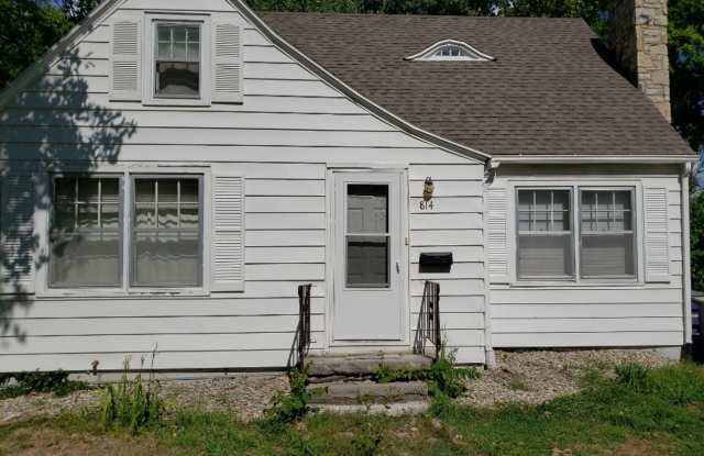 814 Sunset Ave. - 814 Sunset Avenue, Manhattan, KS 66502