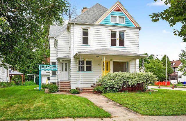 305 North Lawe Street