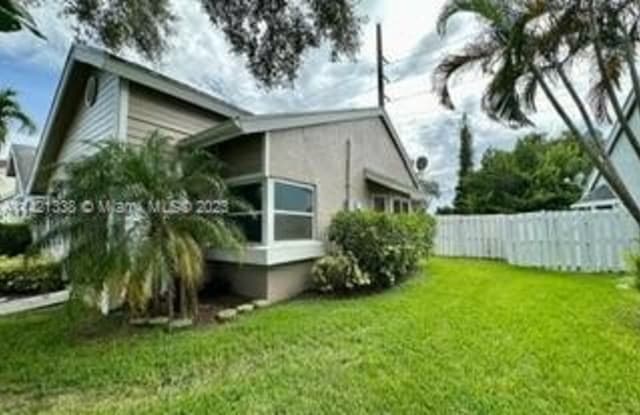 1141 SW 111th Way - 1141 Southwest 111th Way, Davie, FL 33324