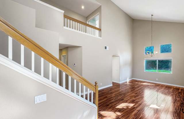 Bright  Spacious 4B/3BA Scripps Ranch Home - New AC, Hardwood Floors, Backyard!