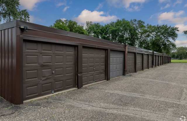 Pineview Apartments - White Bear Lake
