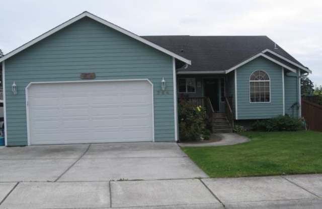 Photo of Large 4 bedroom house that is Pet Friendly!