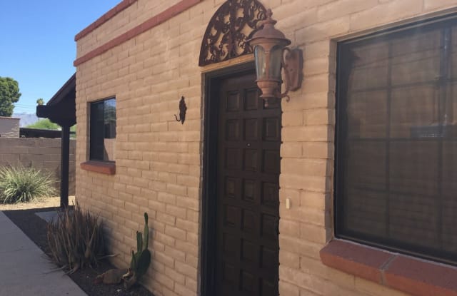 2305 E Helen St - 2305 East Helen Street, Tucson, AZ 85719