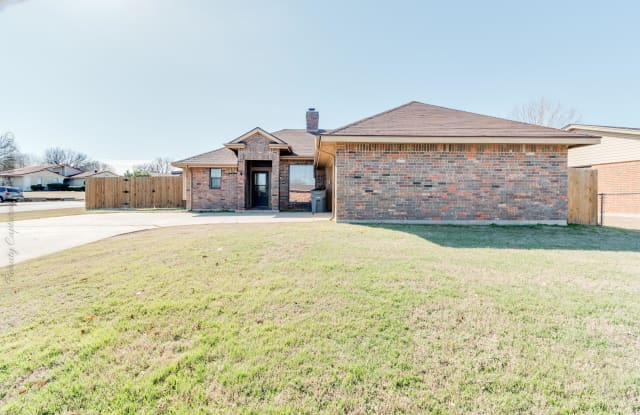 4835 SE Tattershall Way - 4835 Southeast Tattershall Way, Lawton, OK 73501