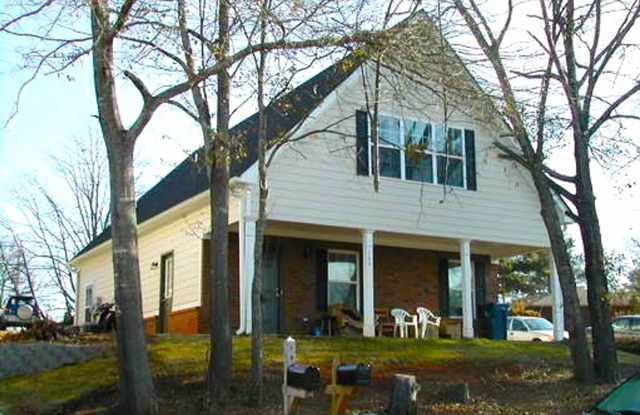 5br House off S. Milledge FOR RENT