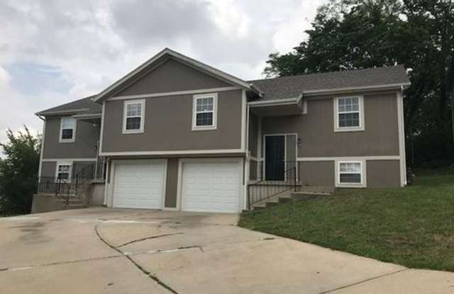 Photo of Beautiful 3 Bedroom 2 Bath Duplex!