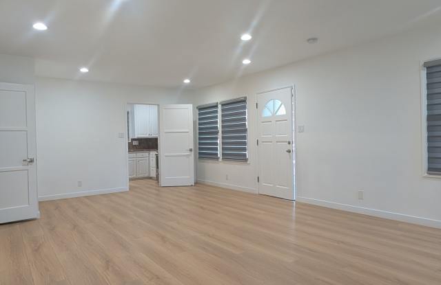 3232 Brookhill Street