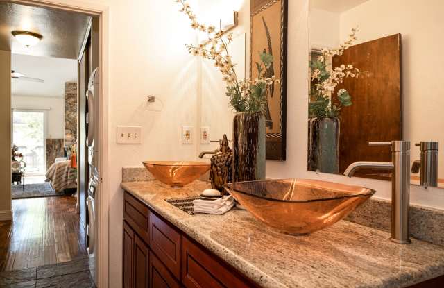 A Spacious 2 bedroom, 2 bathroom Townhouse - Upscale That’s Right On Trend