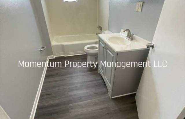 Cute and Cozy 2/1 in Mulberry- AVAILABLE FOR IMMEDIATE MOVE IN!!