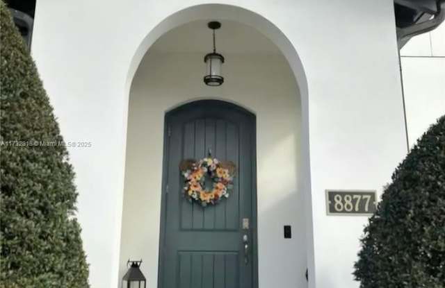 8877 LAKESHORE POINTE DR