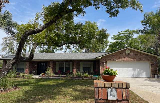 305 Sweetwater Creek Dr West