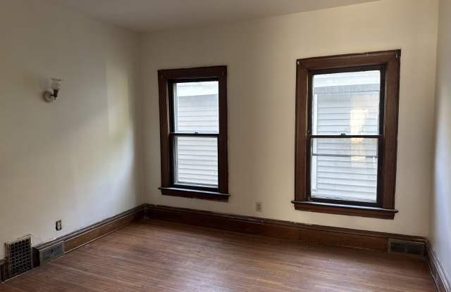 150-152 Kenwood Avenue - 2