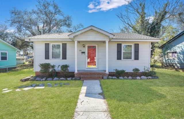 Charming 2BR House in Savannah