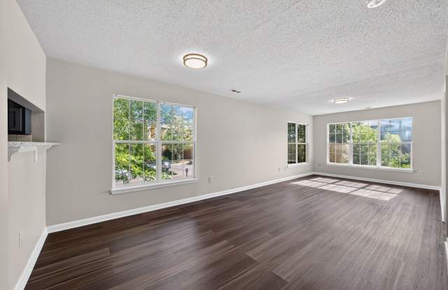 Charming 2BR Condo in Little River just minutes from the Beach!