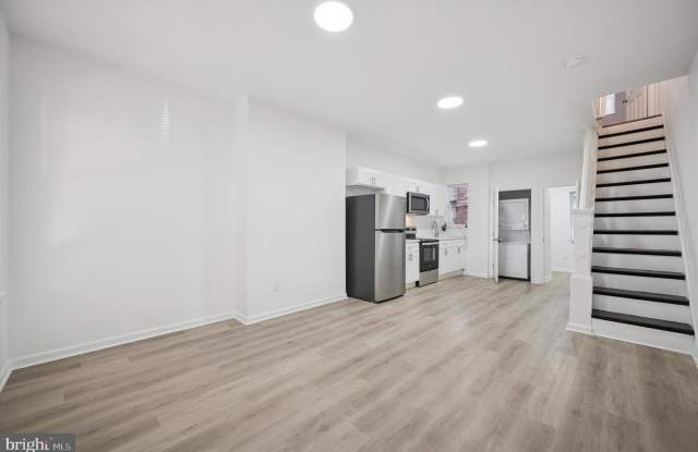 2535 N NEWKIRK Street