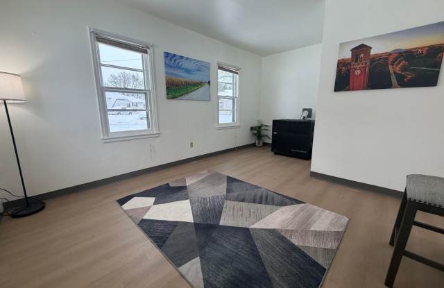 1 bed, 1 bath for rent in quiet Waterloo neighborhood