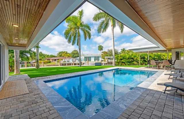 Photo of 1725 NE 23rd Avenue