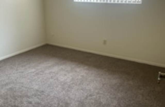 1121 Lloyd Street - 28